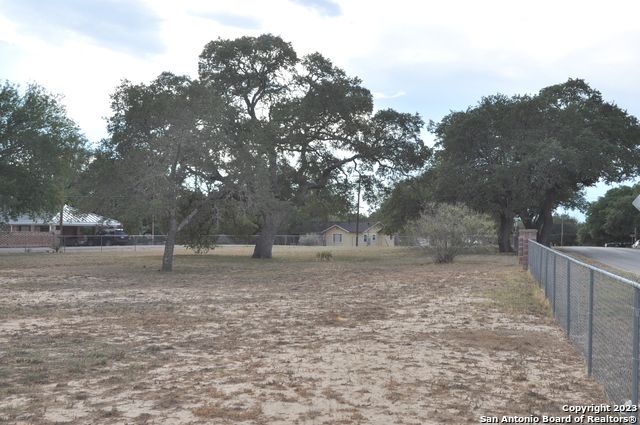 402 W DILLEY AVE LOT 2, Devine, TX 78016