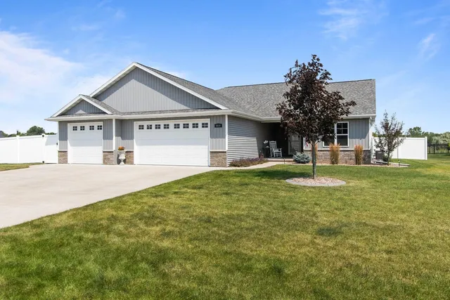 2818 W  Hidden Pine Dr, Appleton, WI 54913