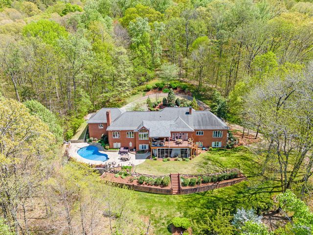 9830 Mountainaire Dr, Ooltewah, TN 37363
