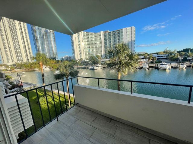 220 Kings Point Dr #303, Sunny Isles Beach, FL 33160