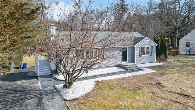 76 Woodland Ave, Bloomfield, CT 06002