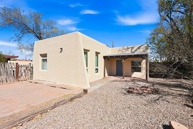 212 S  5th St, Belen, NM 87002
