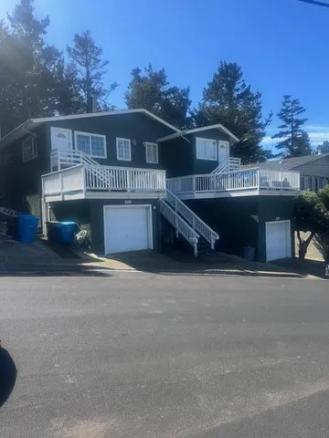 452 Lewis Ln, Pacifica, CA 94044