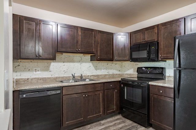 22675 Pavilion Dr #12-206, Novi, MI 48375