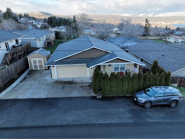 1611 Thompson St, The Dalles, OR 97058