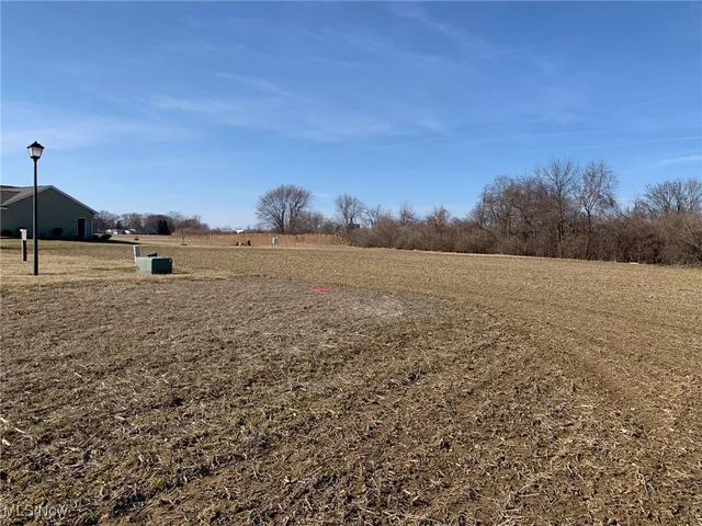 Lake Breeze Dr, Huron, OH 44839