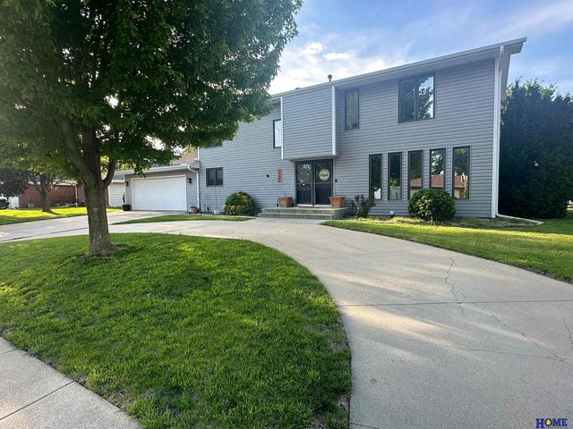 2322 Grant St, Beatrice, NE 68310