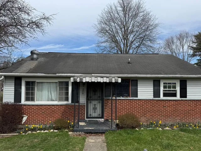 226 Ridgewood Ave, Oak Hill, WV 25901