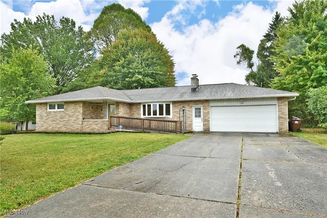 7290 Lee Rd, Brookfield, OH 44403