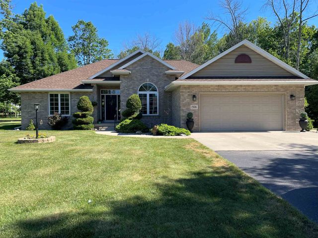 1506 39th Ave, Menominee, MI 49858