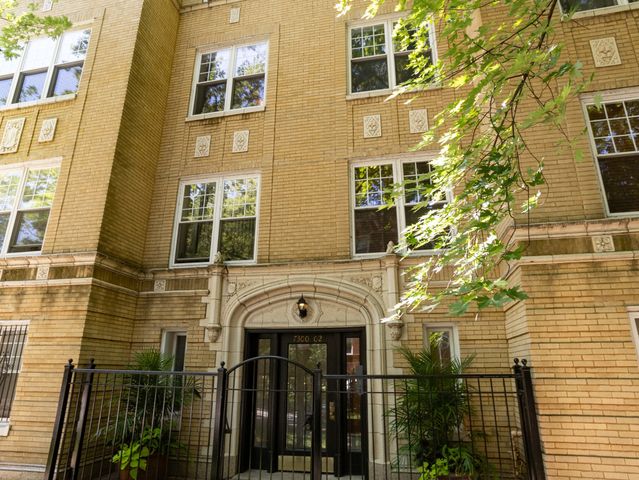7300 N  Wolcott Ave #201, Chicago, IL 60626