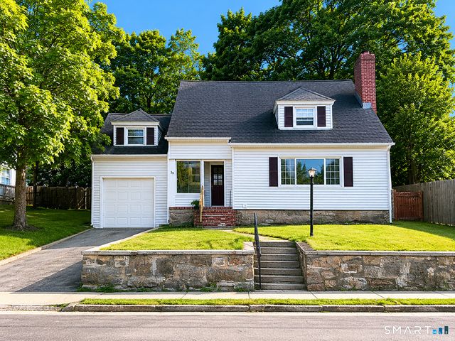 30 Crest Street, New London, CT 06320