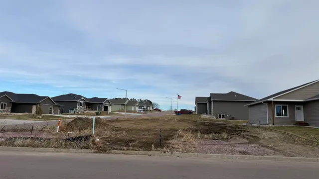 6108 N  Seubert Ave, Sioux Falls, SD 57104