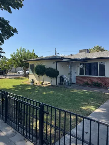 3845 E  Lowe Ave, Fresno, CA 93702