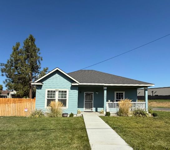 103 W  1st Ave, Granger, WA 98932