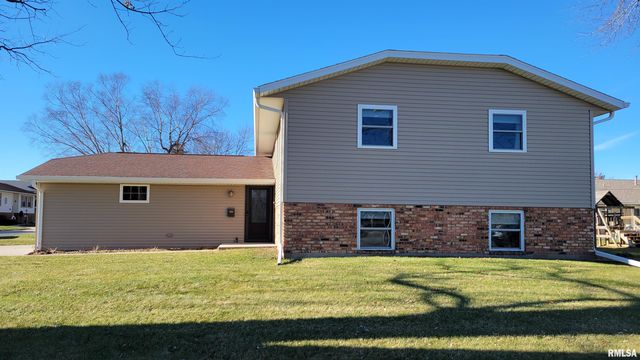 625 Olive Ct, Geneseo, IL 61254