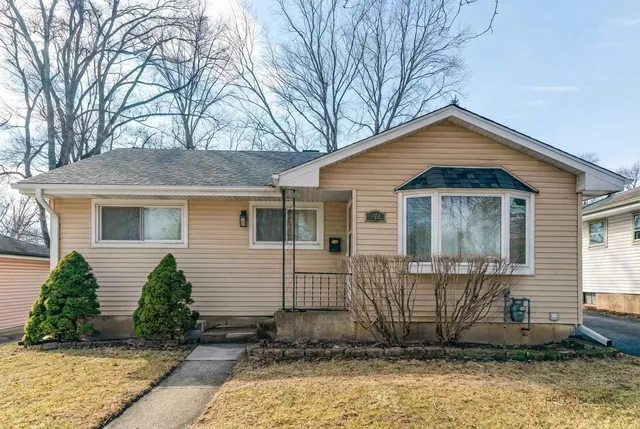 222 Prospect Ave, Mundelein, IL 60060