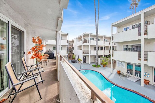 4445 Cartwright Ave #215, North Hollywood, CA 91602