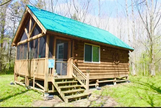 330 Cummings Rd, Lacona, NY 13083