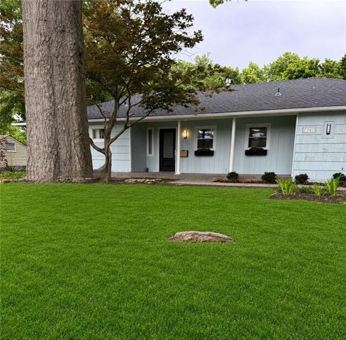 7740 Briar Dr, Prairie Village, KS 66208