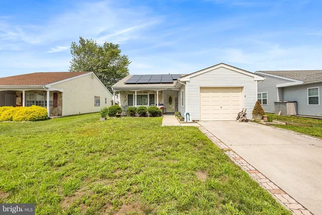 67 Chatham Pl, Southampton, NJ 08088