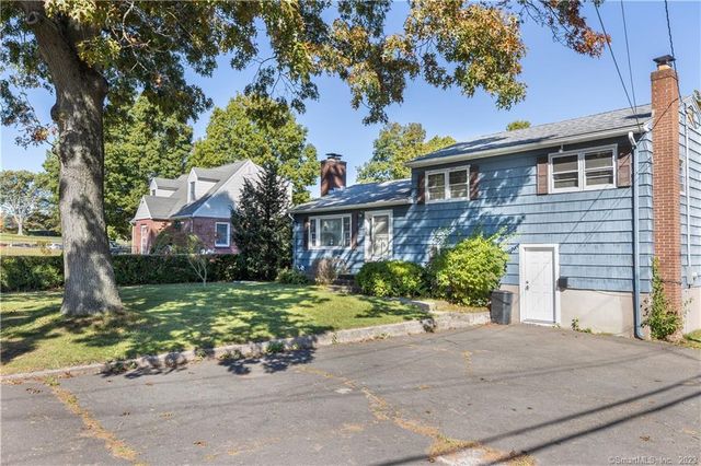 107 Meloy Rd, West Haven, CT 06516