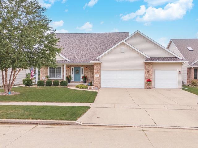 3107 Sable Oaks Rd, Bloomington, IL 61704