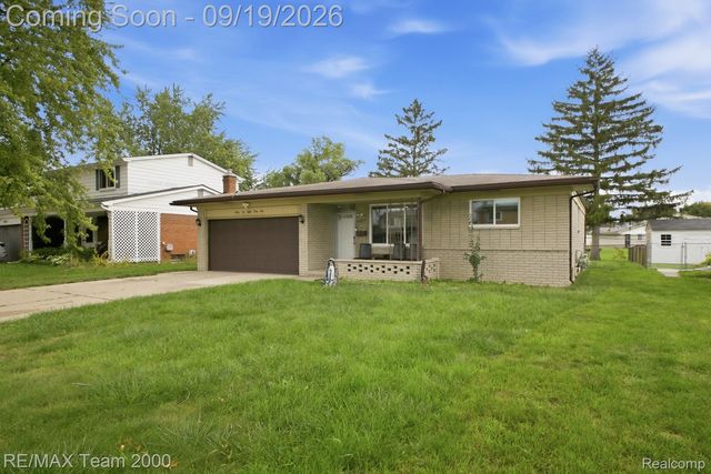 36844 Kyro Ct, Sterling Heights, MI 48310