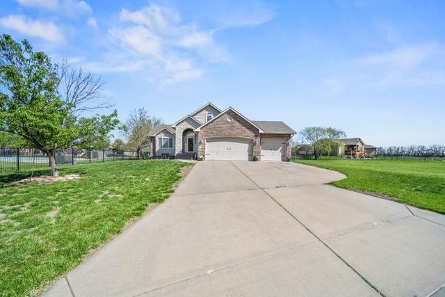 600 E  Rocky Ridge St, Augusta, KS 67010