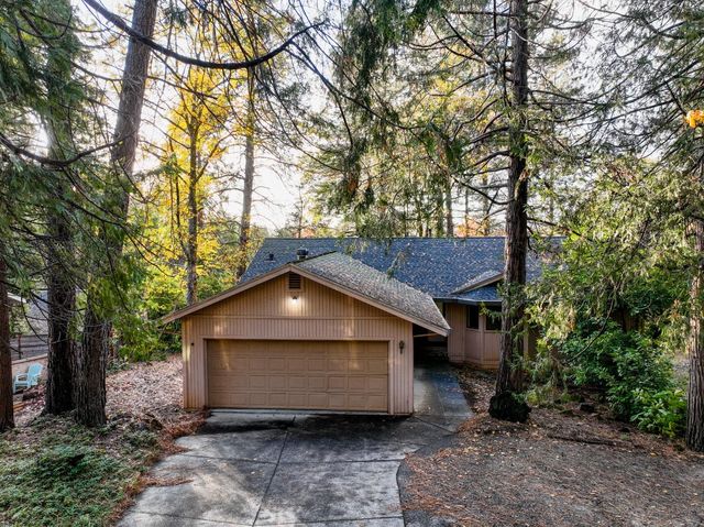10458 Valley View Dr, Grass Valley, CA 95945