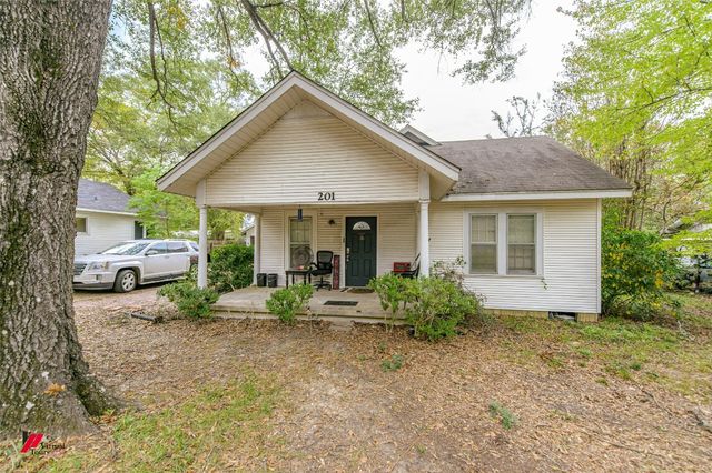 201 2nd St NW, Springhill, LA 71075