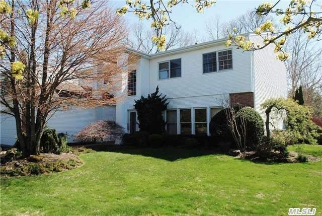 120 Fairway View Dr, Commack, NY 11725