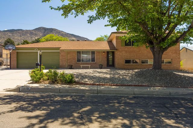 3616 Singapore Cir NE, Albuquerque, NM 87111