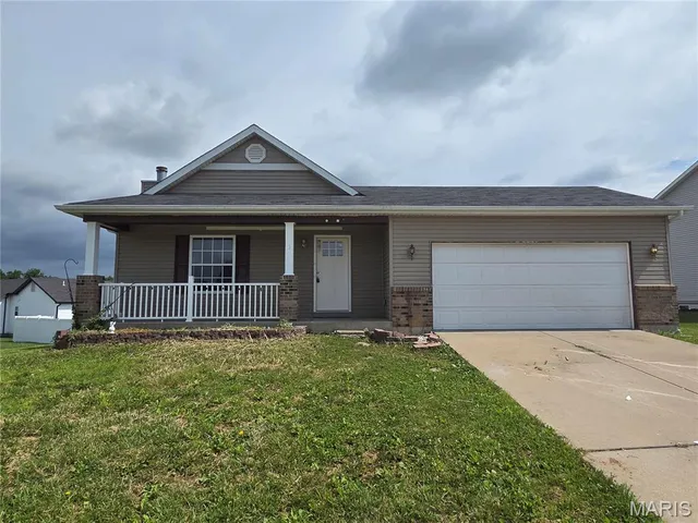 3 Running River Ct, Moscow Mills, MO 63362