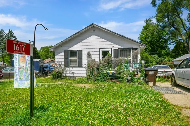 1617 E  Road Three St, Edgerton, WI 53534
