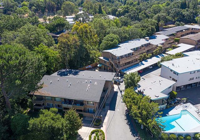 1390 Creekside Dr #56, Walnut Creek, CA 94596