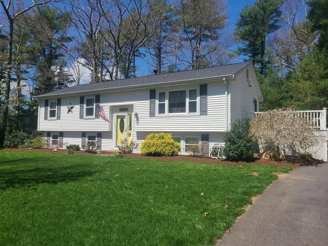 2 Claire Ter, Middleboro, MA 02346