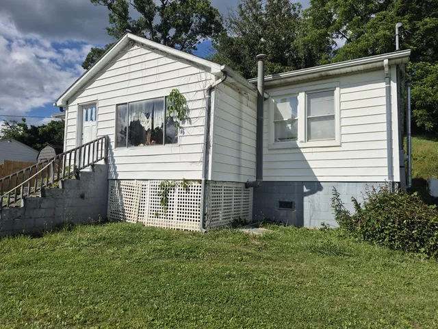 729 Scarbro Loop Rd, Scarbro, WV 25917