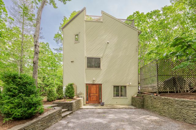 1987 Deerfield Rd, Water Mill, NY 11976
