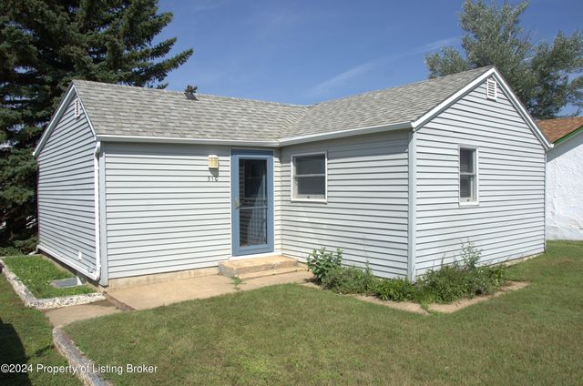 310 6th Ave  SW, Bowman, ND 58623