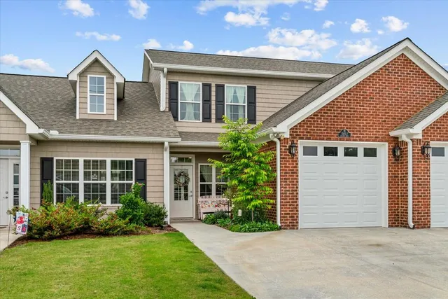 1505 Calloway Dr, Dalton, GA 30721