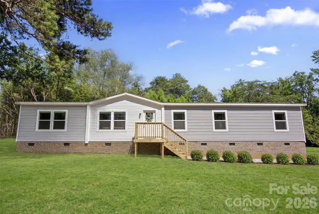 183 Louise Dr, Mooresville, NC 28115