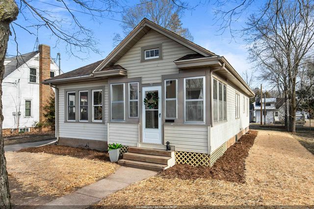 55 Hughes St, Clintonville, WI 54929