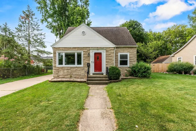 423 E  Harrison St, Appleton, WI 54915