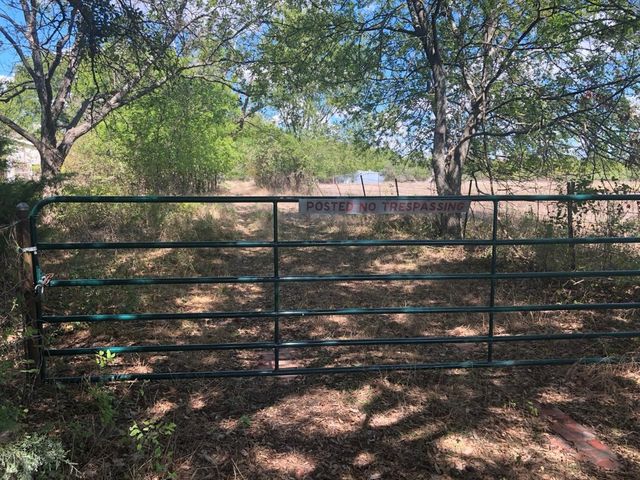 5076 NW County Road 4010, Blooming Grove, TX 76626