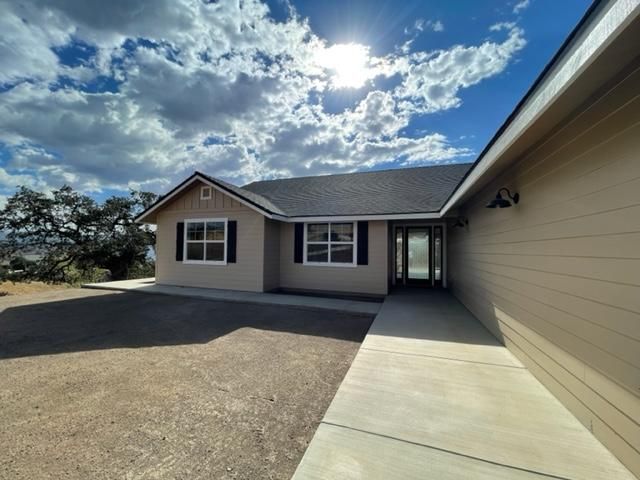 29970 Horsethief Dr, Tehachapi, CA 93561