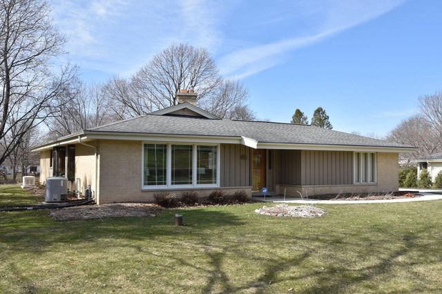 11447 North Meadowbrook DRIVE, Mequon, WI 53097
