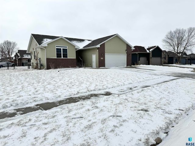7501 W  Loganberry St, Sioux Falls, SD 57106