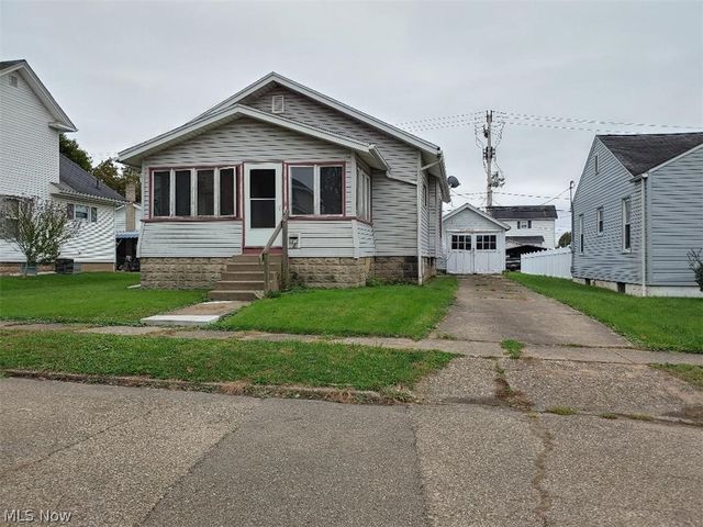 1421 Orchard St, Coshocton, OH 43812
