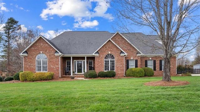 7128 Holly Glen Dr, Stokesdale, NC 27357